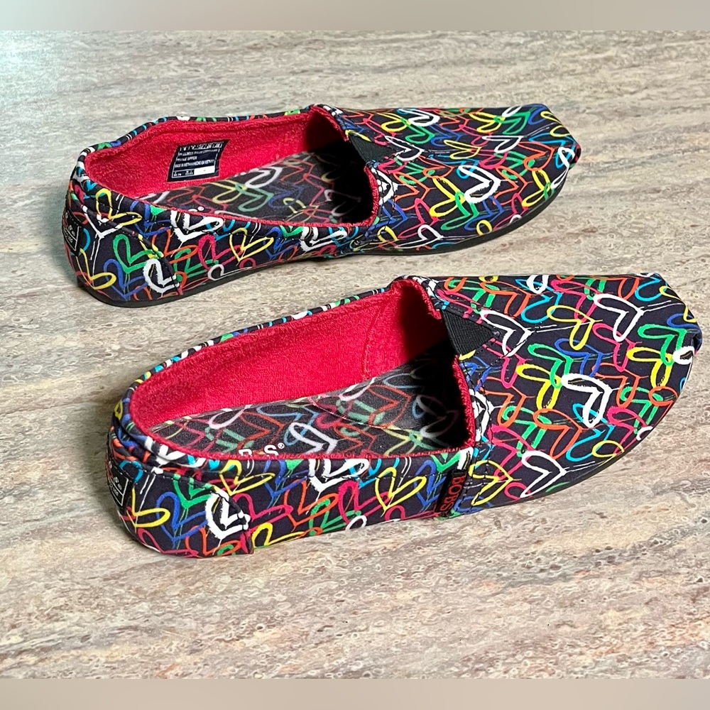 NWOT Bobs X JGoldwyn black slip ons with multicolored hearts - Picture 4 of 15